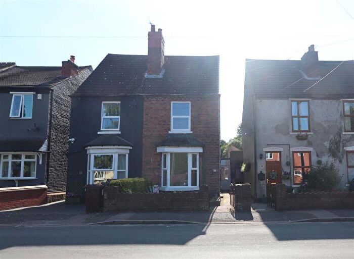 3 Bedroom Semi-Detached House To Rent In Green Lanes, Bilston, WV14