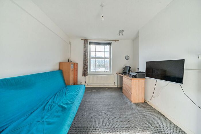 1 Bedroom Terraced House For Sale In Hillyard Road, Hanwell, London, W7