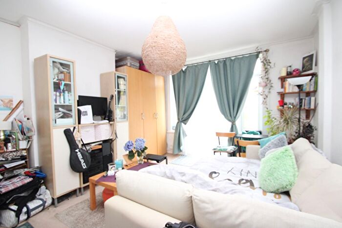 Studio To Rent In Coombe Road, Croydon, CR0