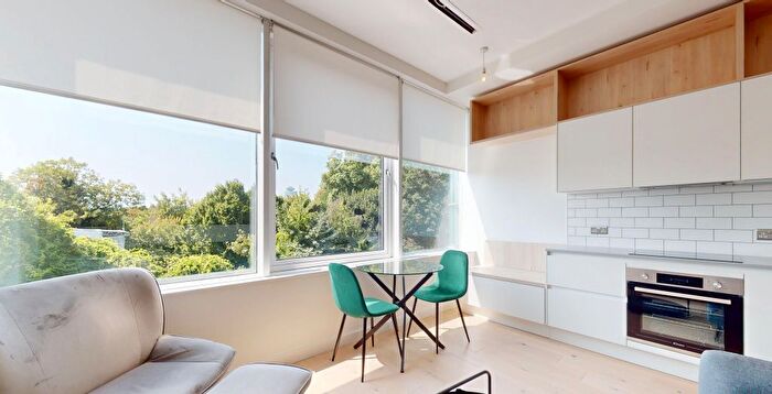 1 Bedroom Flat To Rent In Great West Road, Brentford, TW8