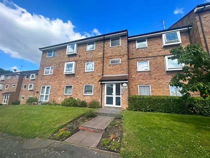 2 Bedroom Flat To Rent In Parrs Close, South Croydon, CR2