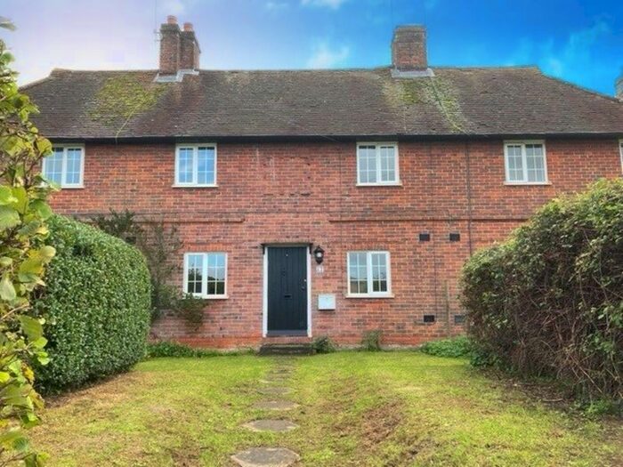 2 Bedroom Cottage To Rent In Howards Lane, Holybourne, Alton, GU34