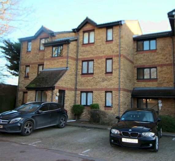 1 Bedroom Flat To Rent In Howard Close, Waltham Abbey EN9