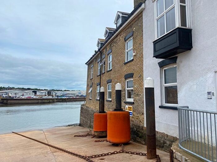 3 Bedroom Terraced House To Rent In Medina Road, Cowes, PO31