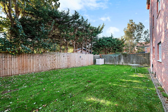 2 Bedroom Apartment For Sale In Yeomans Close, Astwood Bank, Redditch, B96