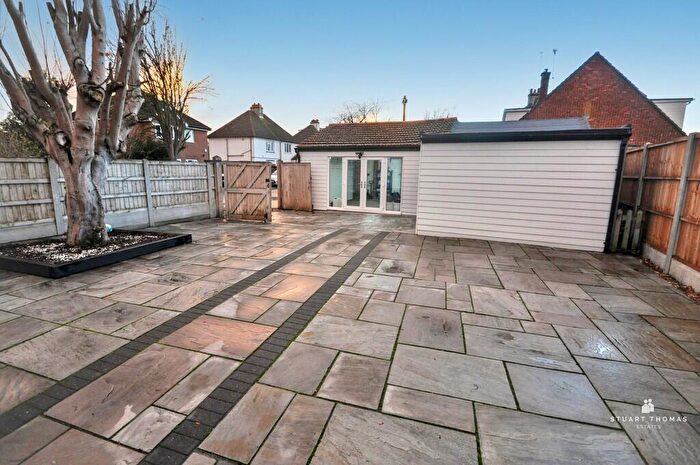 4 Bedroom Detached House For Sale In Rayleigh Road, Benfleet, SS7