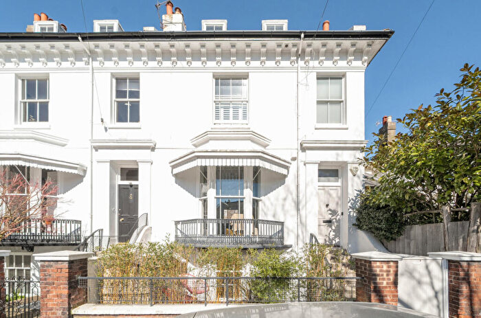 2 Bedroom Flat For Sale In Russell Crescent, Brighton, BN1