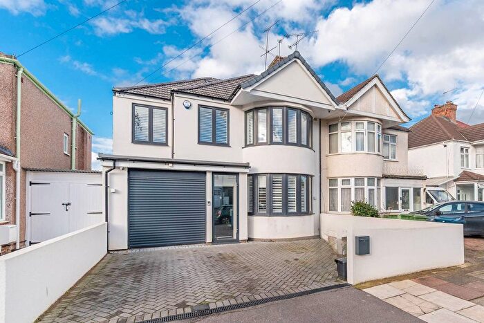 4 Bedroom Property To Rent In Moat Drive, Harrow, HA1