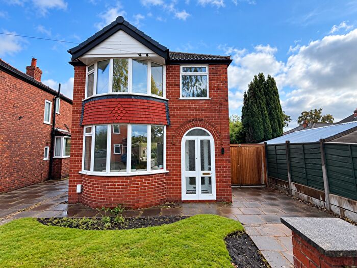 3 Bedroom Detached House For Sale In Pulford Road, Sale, M33