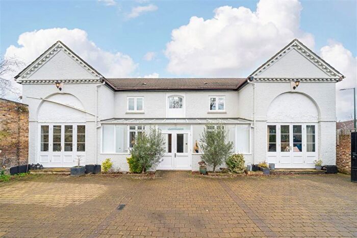 5 Bedroom Detached House For Sale In Twickenham Road, Teddington, TW11