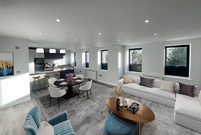 2 Bedroom Flat For Sale In Last Second Floor Apartment, - Bath Road, Cheltenham, Gloucestershire, GL53