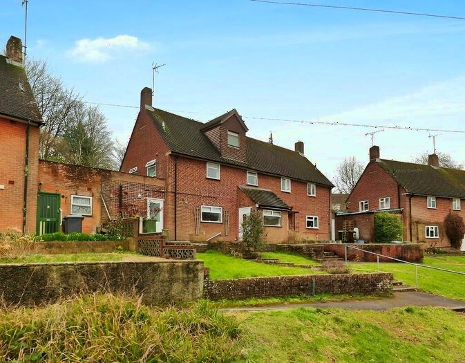 7 Bedroom Semi-Detached House To Rent In Minden Way, Winchester, SO22