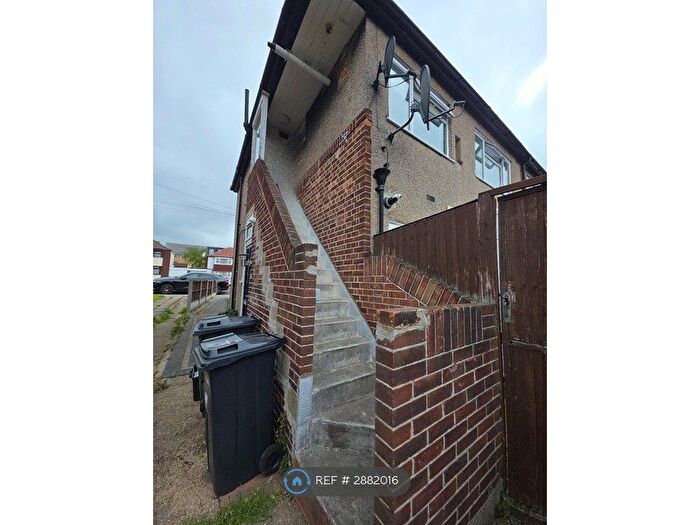 2 Bedroom Maisonette To Rent In Fullwell Avenue, Ilford, IG6