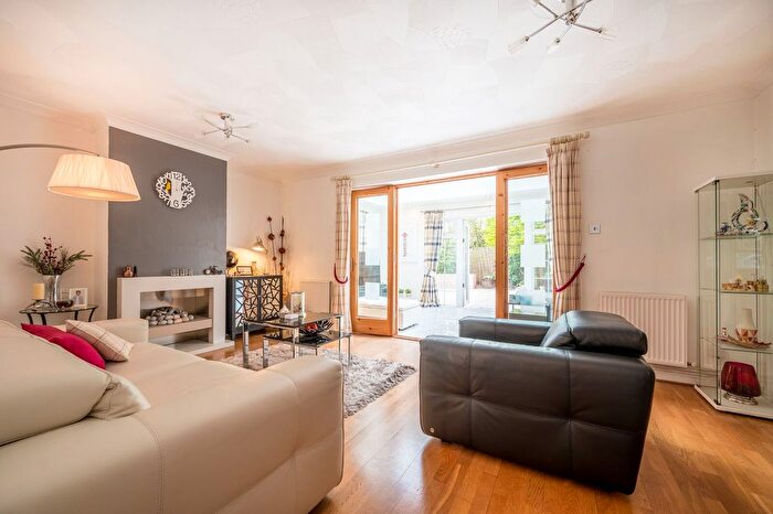 4 Bedroom Detached House To Rent In London Road, Burpham, Guildford, GU4