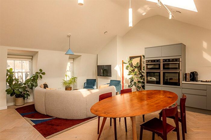 3 Bedroom Flat To Rent In Marylebone Lane, Marylebone, W1U