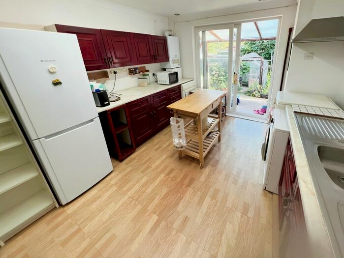 2 Bedroom Flat To Rent In Whitchurch Lane, Canons Park, Edgware, HA8