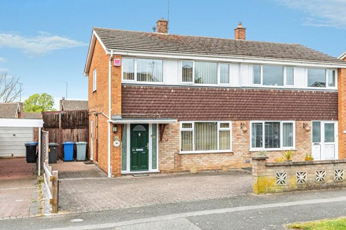 3 Bedroom Semi Detached House For Sale In Pennine Way, Kettering, NN16