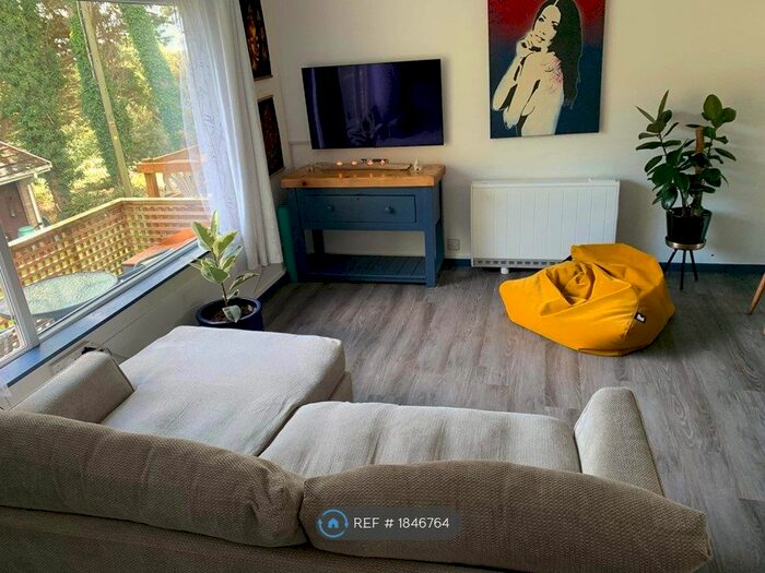 2 Bedroom Bungalow To Rent In Lenwood Country Club, Northam, Bideford, EX39