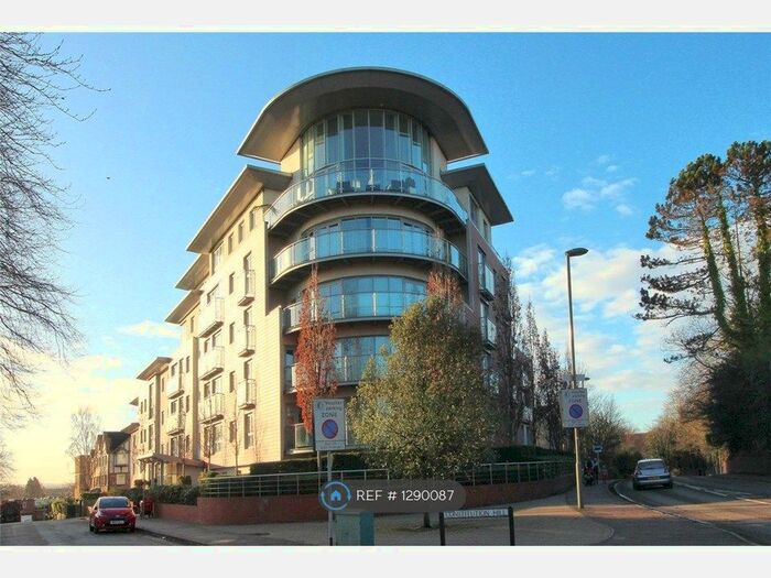 2 Bedroom Flat To Rent In Park Heights, Woking GU22