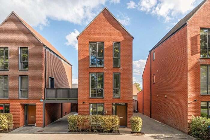 3 Bedroom Detached House For Sale In Keats Way, Coulsdon, CR5