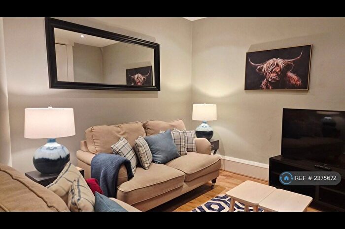 1 Bedroom Flat To Rent In Parliament Square, Edinburgh, EH1