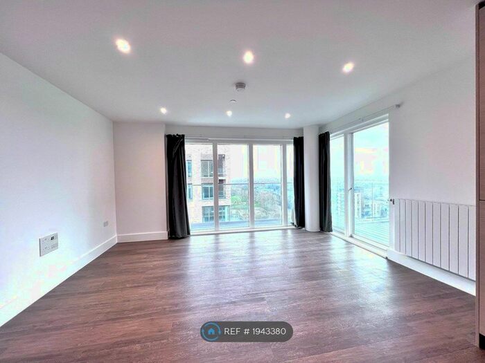 2 Bedroom Flat To Rent In Cobham House, London, SE3