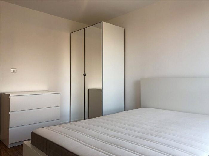 2 Bedroom Flat To Rent In Aire, Cross Green Lane, LS9