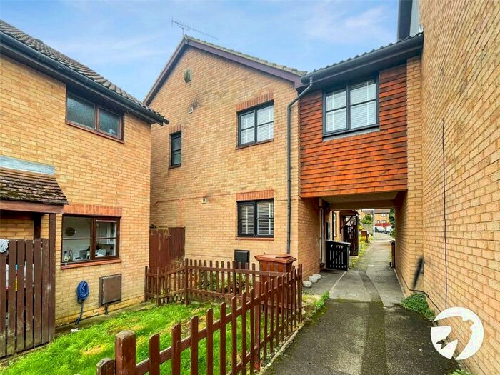 3 Bedroom Semi-Detached House To Rent In Pirbright Close, Chatham, Kent, ME5