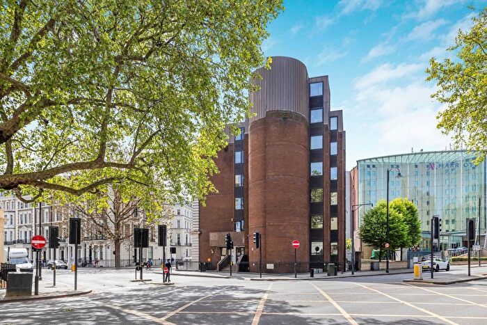 3 Bedroom Flat To Rent In Cromwell Road, Earls Court, SW5