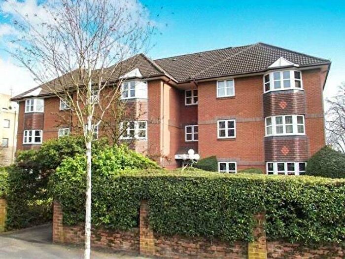 1 Bedroom Flat To Rent In West Park Lodge, Westwood Road, SO17