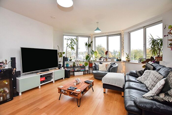 2 Bedroom Flat For Sale In Sutton Court Road, Sutton, SM1
