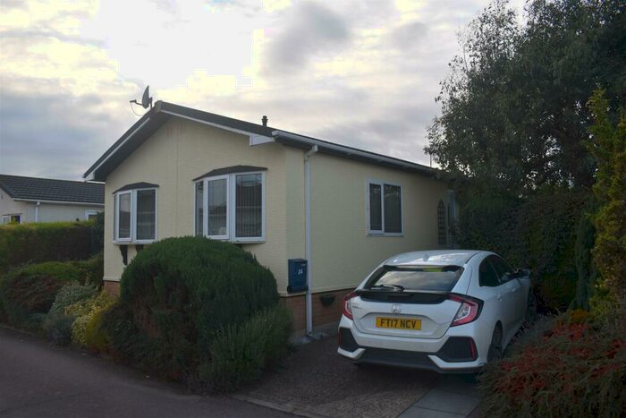 2 Bedroom Park Home For Sale In Lodge Road, Cranfield, Bedford, MK43