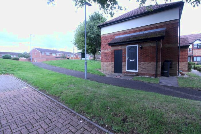 2 Bedroom Flat To Rent In Hollybush Way, Cheshunt, Waltham Cross, EN7