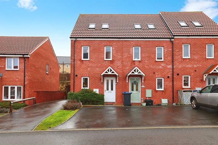 3 Bedroom End Terrace House For Sale In Rutherford Close, Calne, SN11