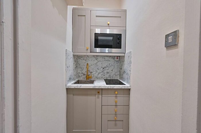 Studio To Rent In Hallam Street, Fitzrovia, London, W1W