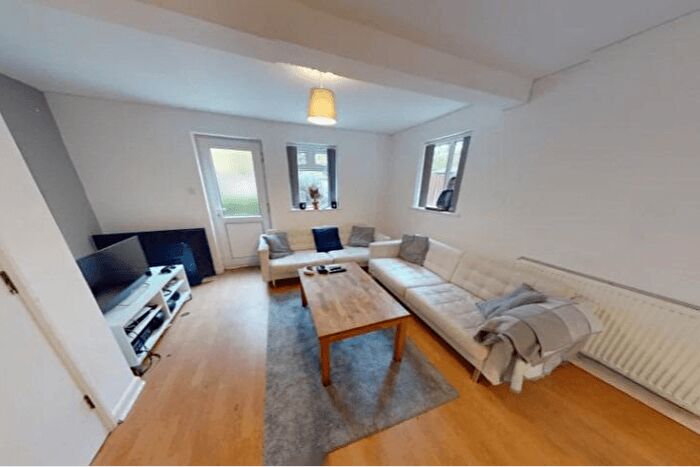6 Bedroom Semi-Detached House To Rent In Trinity Avenue, Lenton, Nottingham, NG7