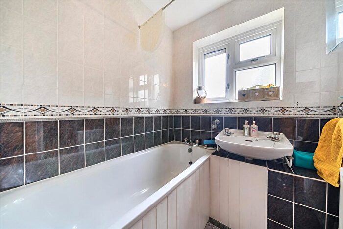2 Bedroom Flat For Sale In Weston Road, Bromley, BR1