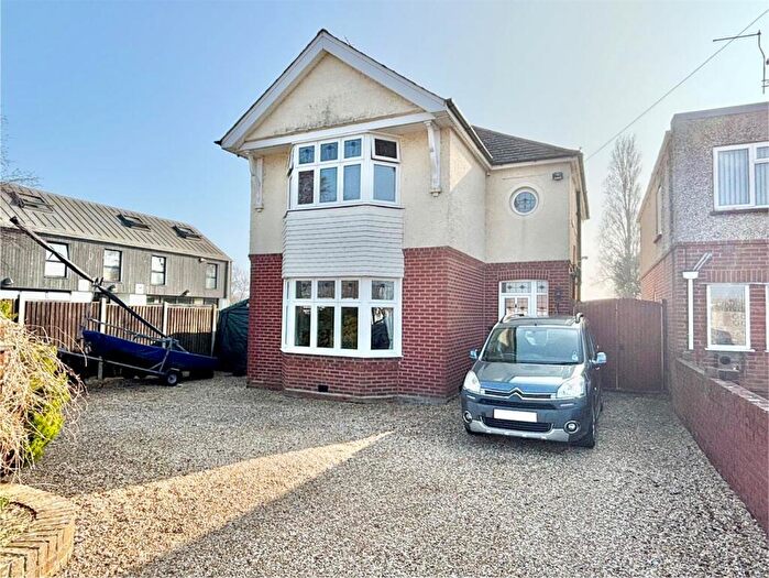 3 Bedroom Detached House For Sale In Ashmore Crescent, Poole, BH15