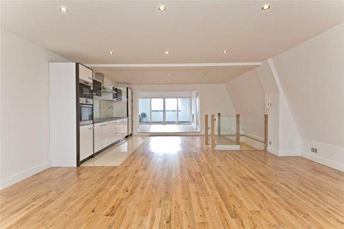 3 Bedroom Duplex To Rent In Triangle Road, London Fields, Hackney, E8