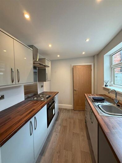 2 Bedroom End Of Terrace House To Rent In Rensburg Street, Hull, HU9