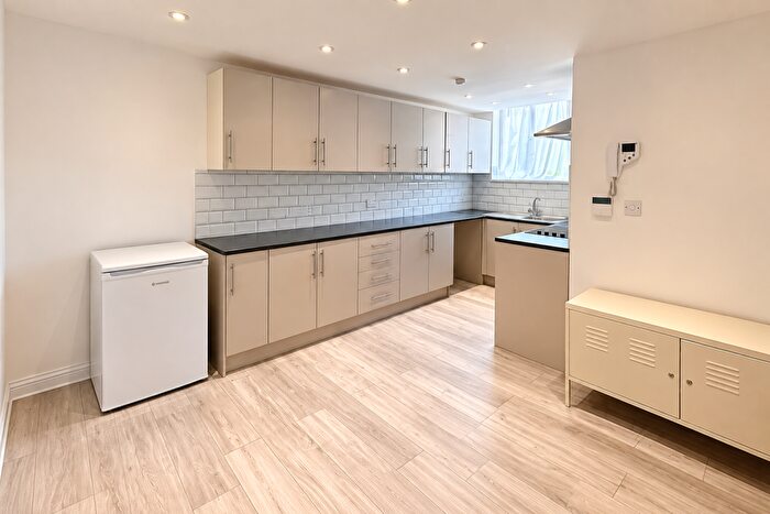2 Bedroom Flat To Rent In Hillside Avenue, Frindsbury, ME2