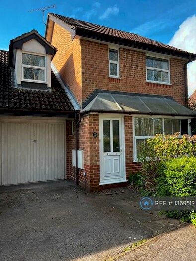3 Bedroom Detached House To Rent In Hunters Chase, Liphook, GU30