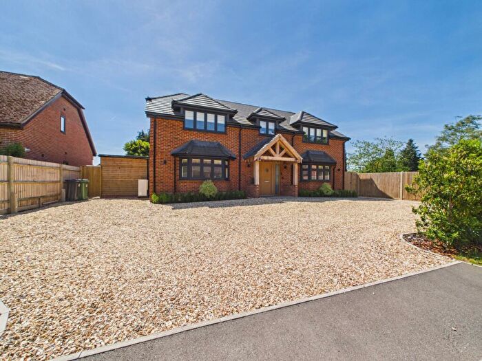 4 Bedroom Detached House For Sale In Penbere Close, Pamber Heath, RG26