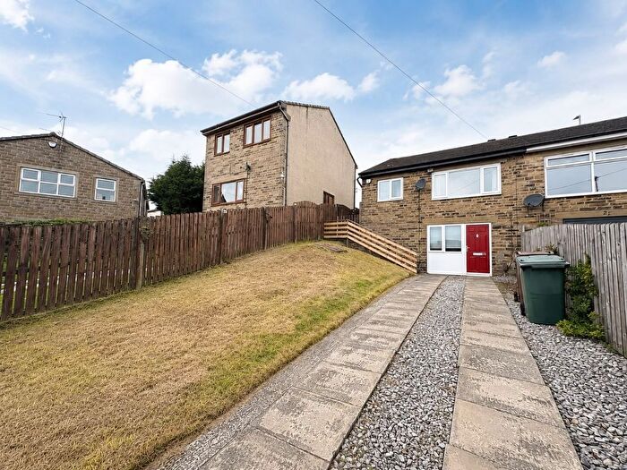 3 Bedroom Semi Detached House To Rent In Lodge Gate Close, Denholme, Bradford, BD13