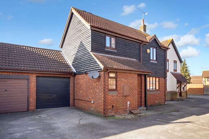 3 Bedroom Detached House For Sale In Horseshoe Close, Waltham Abbey, EN9