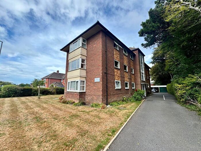 2 Bedroom Flat For Sale In Sopers Lane, Wickford House Sopers Lane, BH23