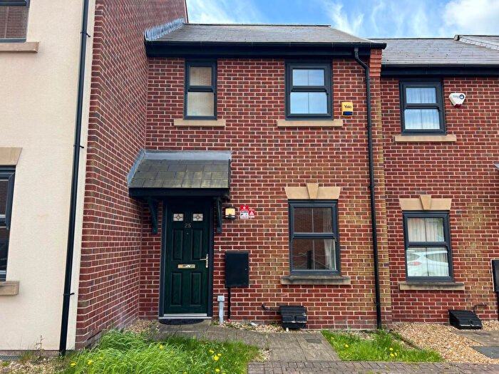 2 Bedroom Terraced House To Rent In Droylsden, Manchester, M43
