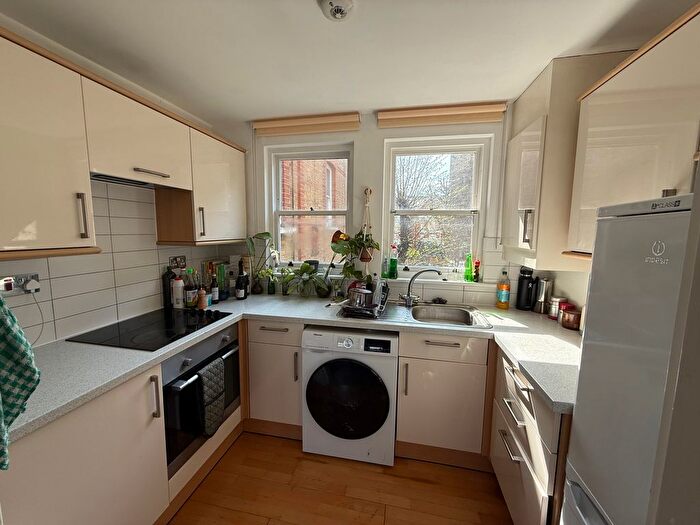 1 Bedroom Flat To Rent In Balham Park Road, London, SW12
