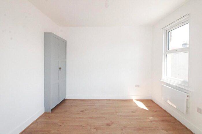 1 Bedroom Apartment To Rent In Oval Road, Croydon, CR0