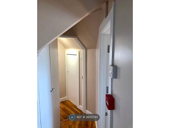 1 Bedroom Flat To Rent In Hendon Way, London, NW2